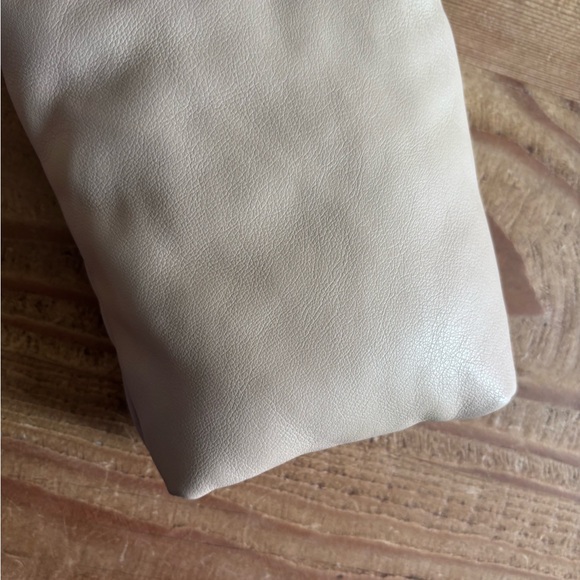 Abercrombie Vegan Leather Puffer Jacket in cream - Picture 3 of 6